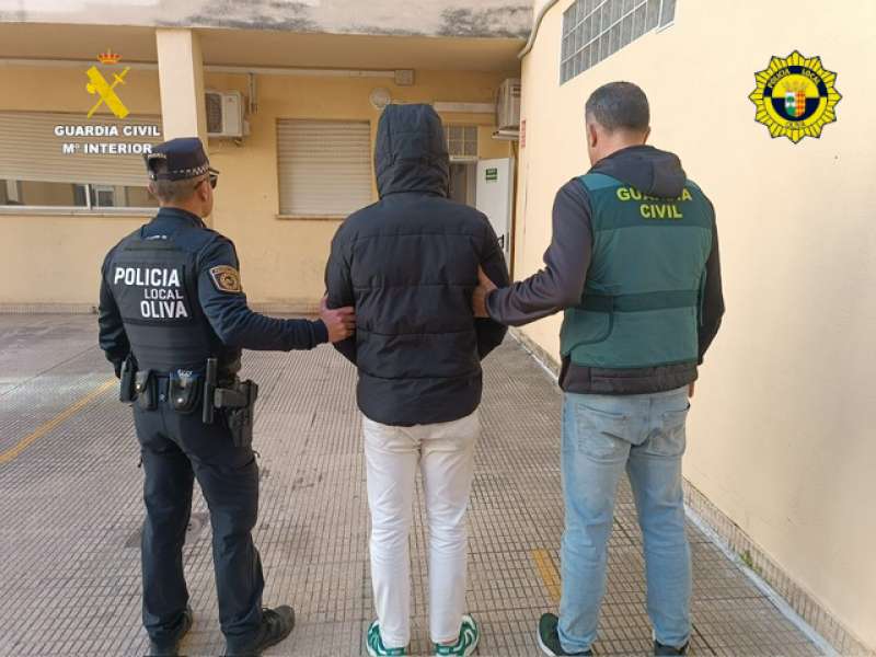 Imagen cedida de la actuación de la Guardia Civil. / EPDA