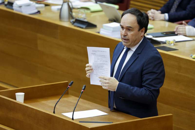 El president de la Generalitat, Juanfran Pérez Llorca, durante un pleno de Les Corts Valencianes. EFE/Ana Escobar /Archivo
