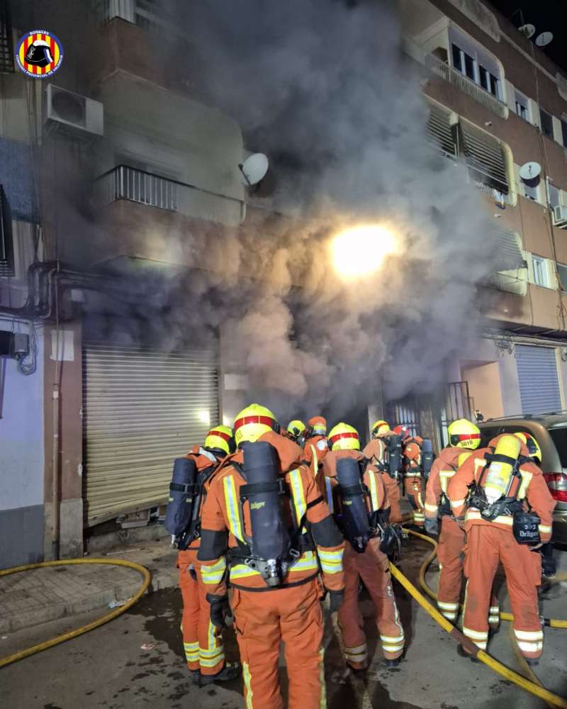 Actuación de los bomberos en Quart de Poblet./EPDA