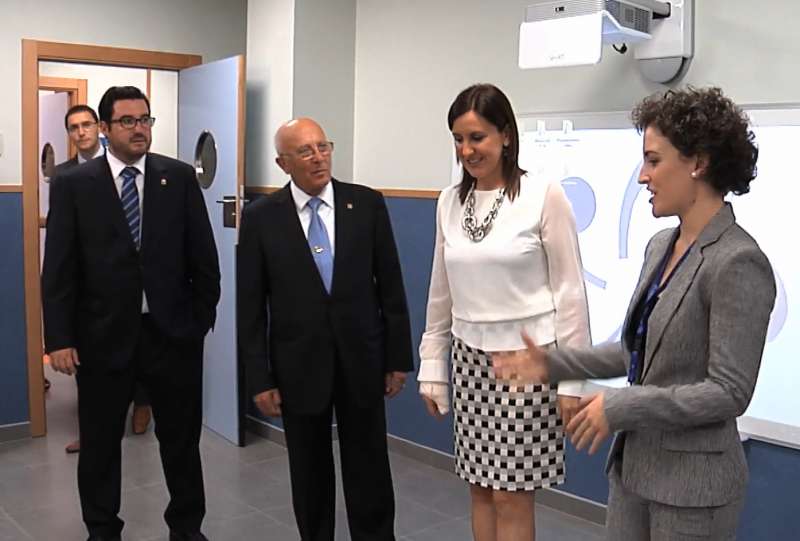 Leandro Benito (entonces alcalde) y María José Catalá, cuando era consellera de Educación, durante la inauguración del centro el 22 de octubre de 2013. / EPDA Leandro Benito (entonces alcalde) y María José Catalá, cuando era consellera de Educación, durante la inauguración del centro el 22 de octubre de 2013. / EPDA