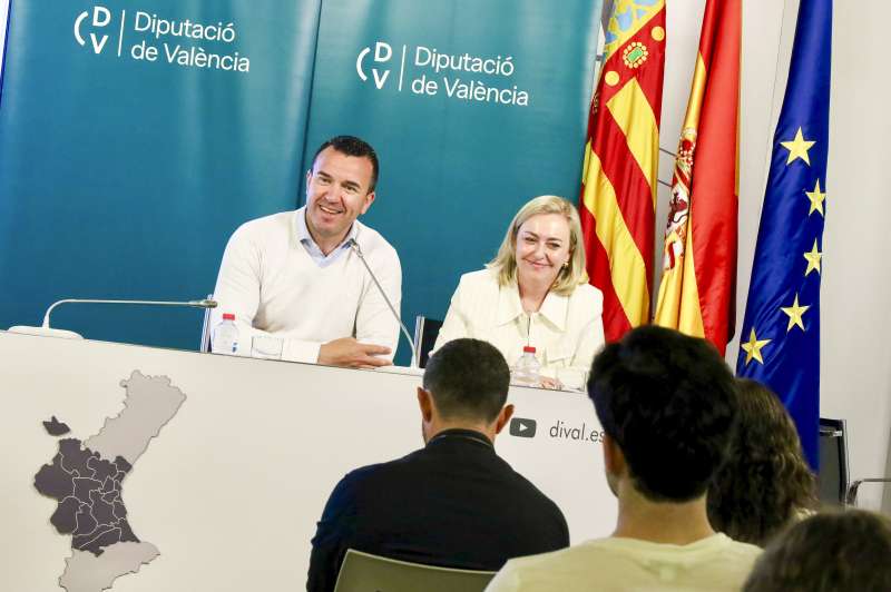 La Diputació aprova quatre nous projectes del Pla Obert al Camp de Morvedre amb una inversió de 392.000 euros. En la foto, el president i la vicepresidenta. EPDA La Diputació aprova quatre nous projectes del Pla Obert al Camp de Morvedre amb una inversió de 392.000 euros. En la foto, el president i la vicepresidenta. EPDA