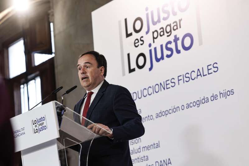 El president de la Generalitat, Juanfran Pérez Llorca, asiste a la presentación de la campaña de la Renta 2025. EFE/Manuel Bruque