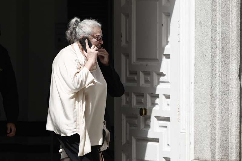 Carmen Pano a su salida este jueves del Tribunal Supremo donde prosigue el juicio a Ábalos, Koldo y Víctor de Aldama por el caso de las mascarillas. EFE/Sergio Pérez
