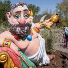 Una gran falla se ha montado en Logroño para la celebración del evento organizado por la asociación Fallers pel Món este fin de semana. EFE/ Raquel Manzanares