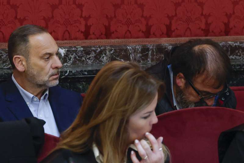 El exministro José Luis Ábalos (i) en el banquillo de los acusados. EFE/J.J. Guillén POOL
