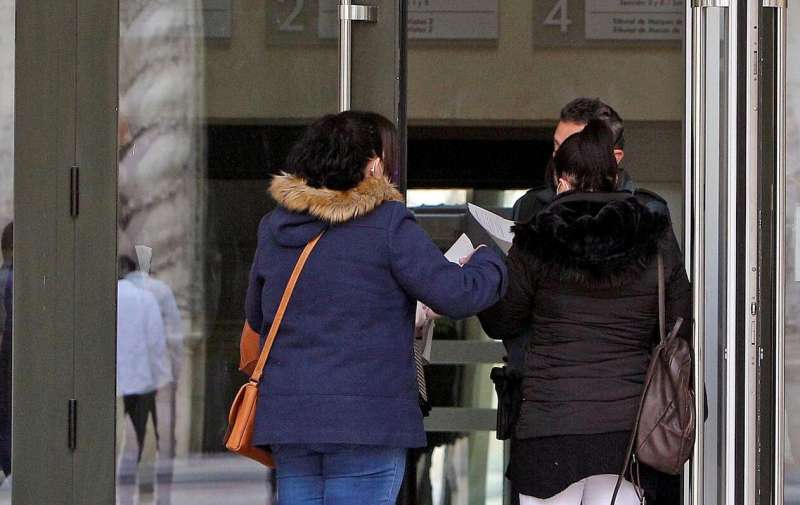 Entrada a la Audiencia Provincial de Alicante. / EFE