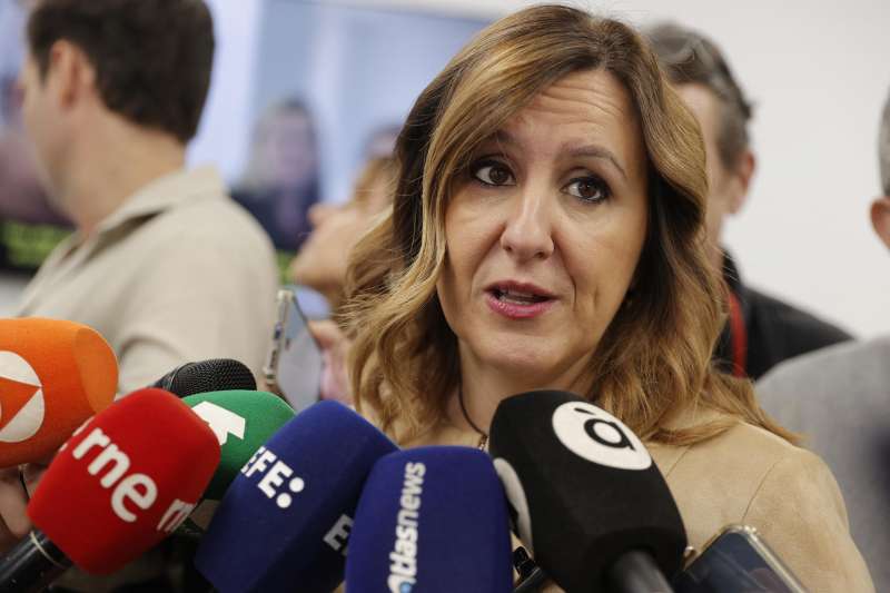 La alcaldesa de Valencia, María José Catalá, atiende a los periodistas en una imagen reciente. EFE/Manuel Bruque
