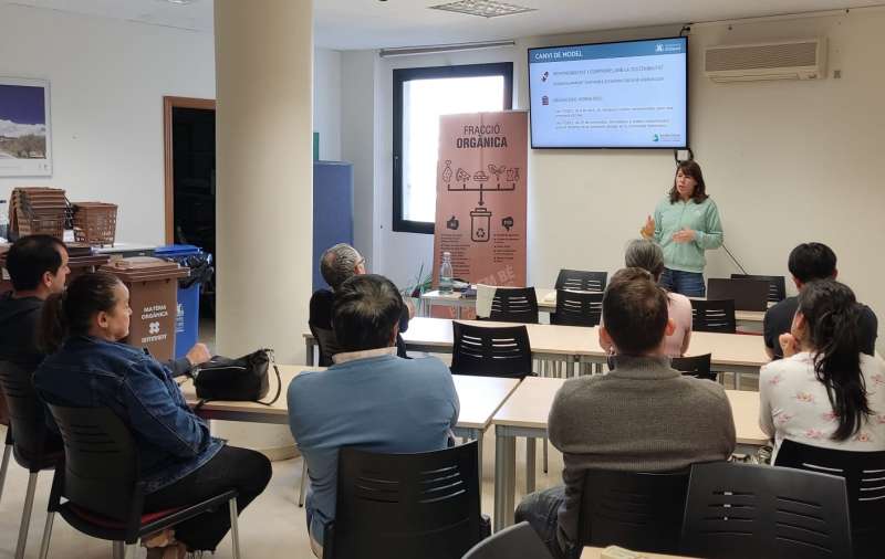 Reunió informativa a les oficines del departament de Medi Ambient. /EPDA Reunió informativa a les oficines del departament de Medi Ambient. /EPDA