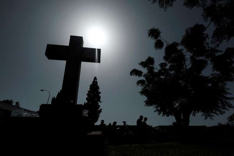 Imagen de archivo de un cementerio. EFE/Ángel Medina G/Archivo
