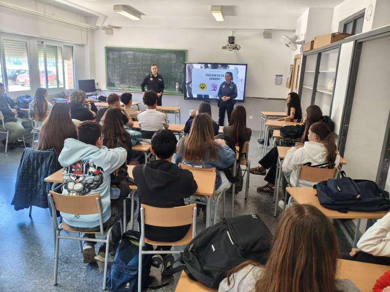 Una de las charlas de la Policia Local de Sedaví./EPDA
