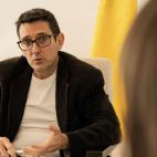 L"alcalde de Casinos, Miguel Navarré, durant l"entrevista. /JAIME SORIANO