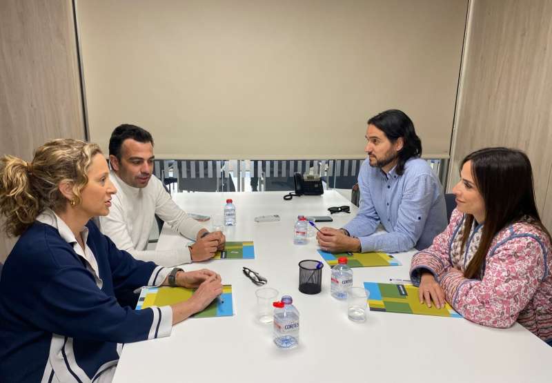 Durante uno de los encuentros mantenidos con representantes del sector turístico. EPDA