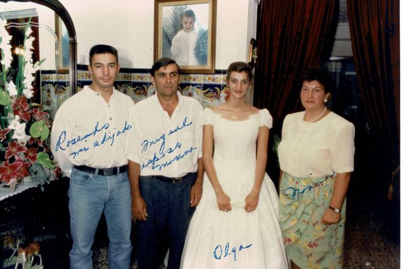 Parte de la familia Estruch, de Ador. La imagen facilitada por Sandoni. / EPDA