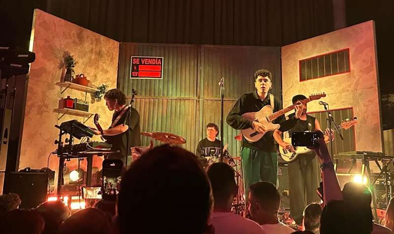 Un momento del concierto de Sanguijuelas del Guadiana en la ciudad de Valencia./JORGE ZALDIVAR