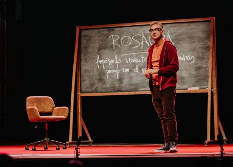 Una escena de "Mapache", captada per Paula Román en l"edició XXIII "Escènia, mostra de teatre emergent" de Foios./EPDA
