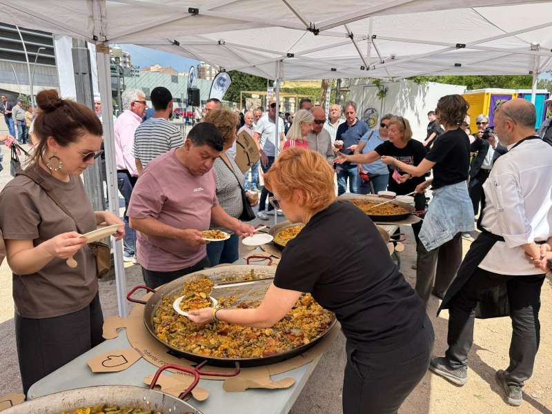 Degustació de les paelles participants en la 3a semifinal del Concurs de Paella de Sueca, celebrada a Castelló de la Plana. / EPDA