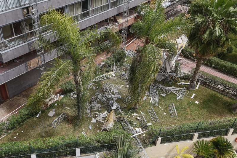 Andamio en el que trabajaban en una obra en Benidorm. EFE/Pep Morell