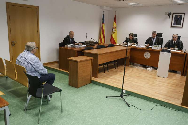 En la imagen, el acusado al inicio de la vista, este miércoles. EFE/Pep Morell

