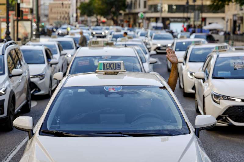 Una protesta de taxistas en Valencia. EFE/Ana Escobar
