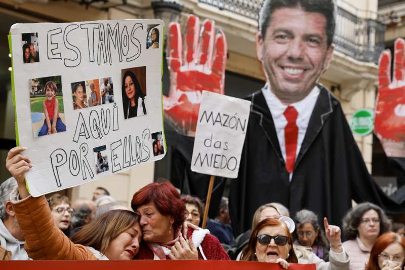 La Associació de Víctimes Dana 29 octubre 2024 se concentra ante el Palau de Les Corts Valencianes. Archivo/ EFE/Ana Escobar
