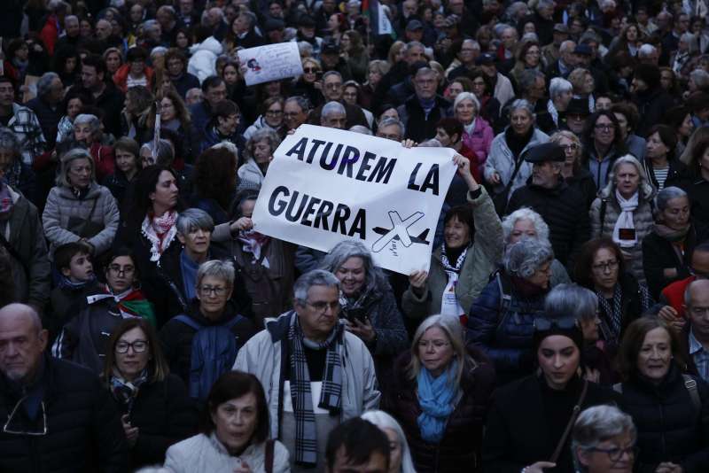 Manifestación el 21/03/2026 bajo el lema "No a la guerra", en la plaza del Ayuntamiento en Valencia. EFE/Biel Aliño/Archivo
