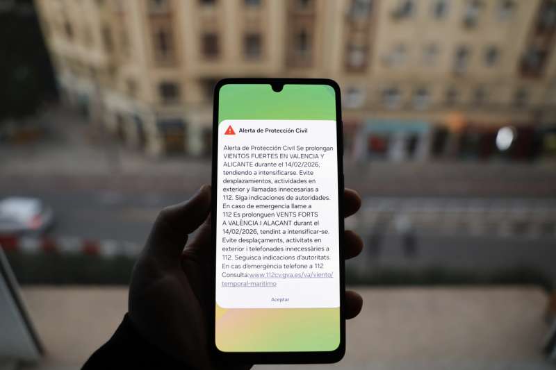 Mensaje Es-Alert en móviles. Archivo/EFE/Ana Escobar
