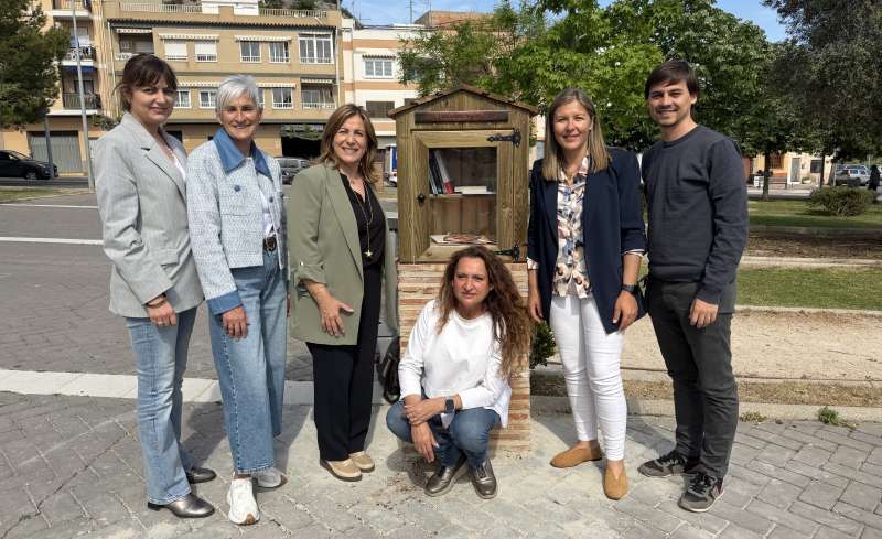 Instalación de "Bibliotecas Viajeras en Benicàssim. / EPDA