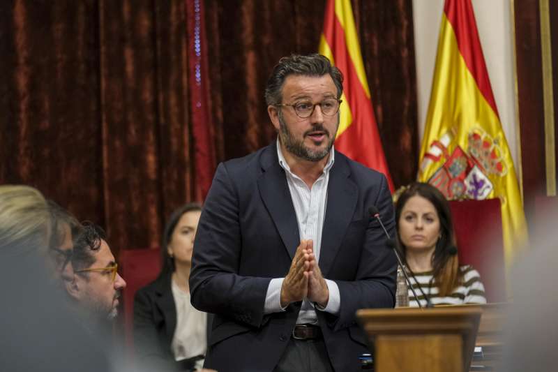 El alcalde de Elche, Pablo Ruz, durante un pleno municipal. EFE/Pablo Miranzo/Archivo
