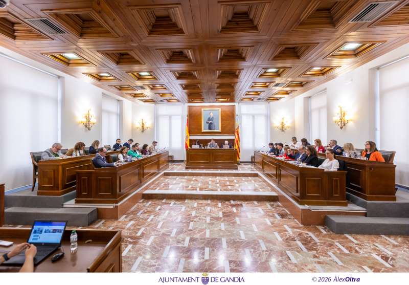 La corporació municipal de Gandia durant el plenari d"abril. / Àlex Oltra