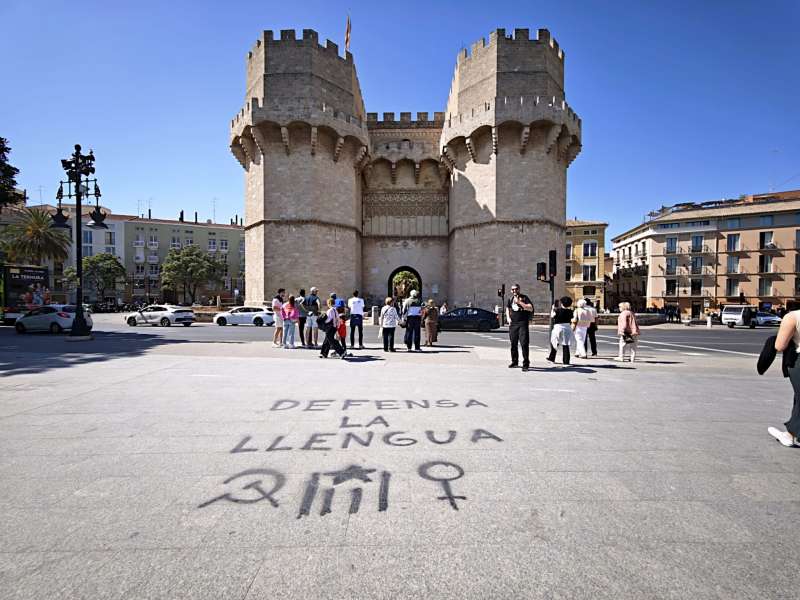 Pintades en la contornada de les Torres dels Serrans. / EPDA 