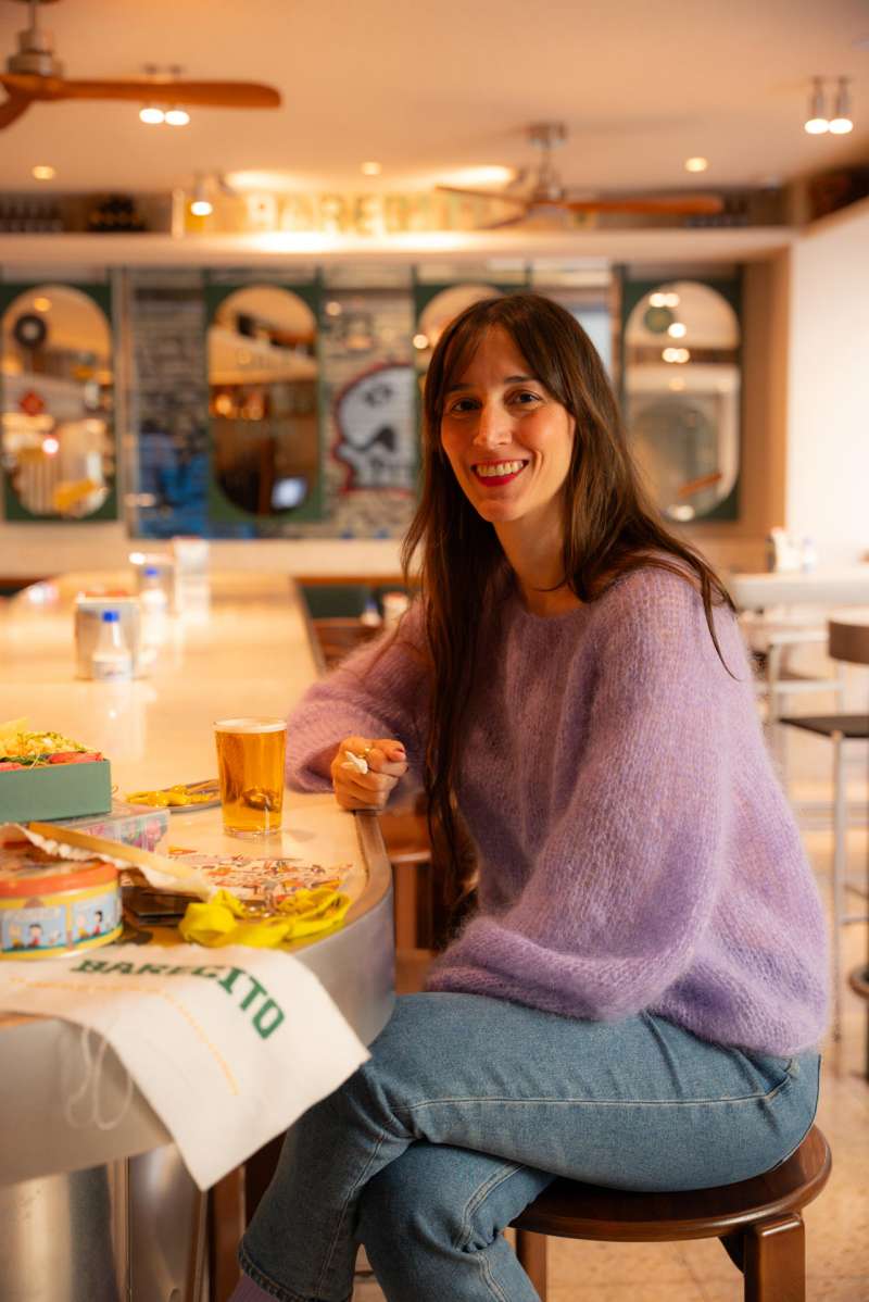 Imagen de Marta Hortelano, que no es valenciana ni suele almorzar, pero es periodista, sabe contar historias y es comedora titulada de bocadillos, así que sin ningún complejo de impostora ha escrito "Esmorzaret",. EFE
