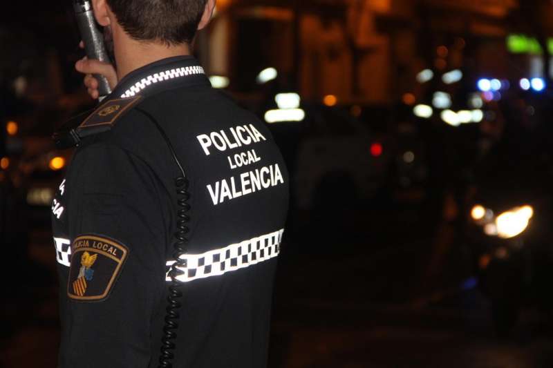 Imagen de archivo de un policía local. EFE
