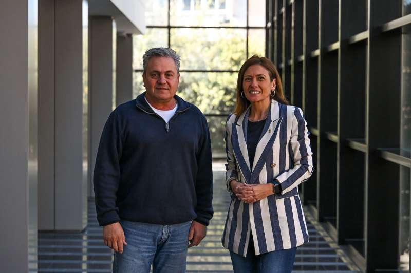 La alcaldesa de Almassora, María Tormo, junto al concejal de Fiestas, Arturo Soler. / EPDA