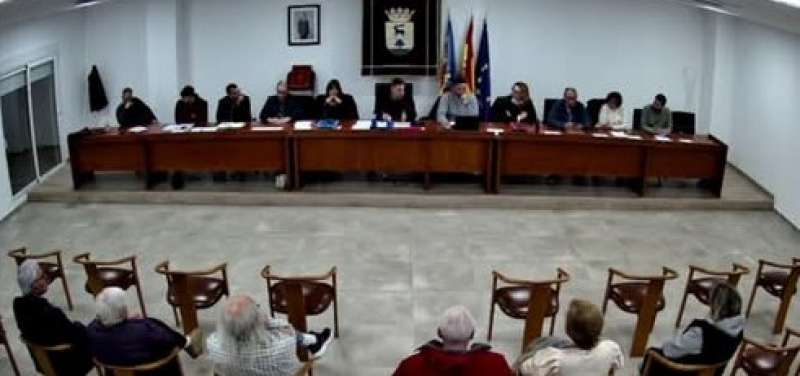 Pleno ordinario municipal en el que el alcalde de Anna, Miguel Marín, expresó su desacuerdo con el modelo Puerta a Puerta./ EPDA