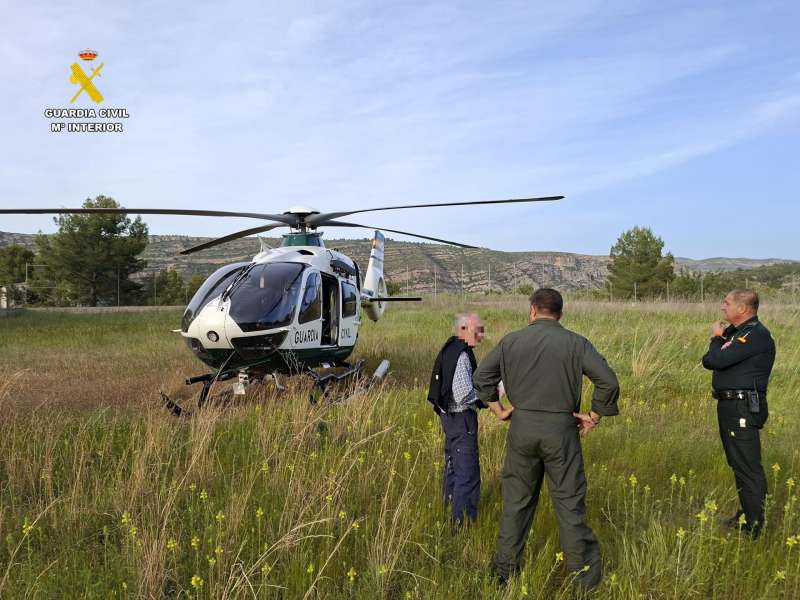 Un helicótero de la Guardia Civil localiza al hombre desaparecido en Millares. / EPDA
