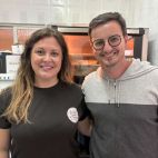 Sandra Giménez junto al alcalde, José Arenes. EPDA