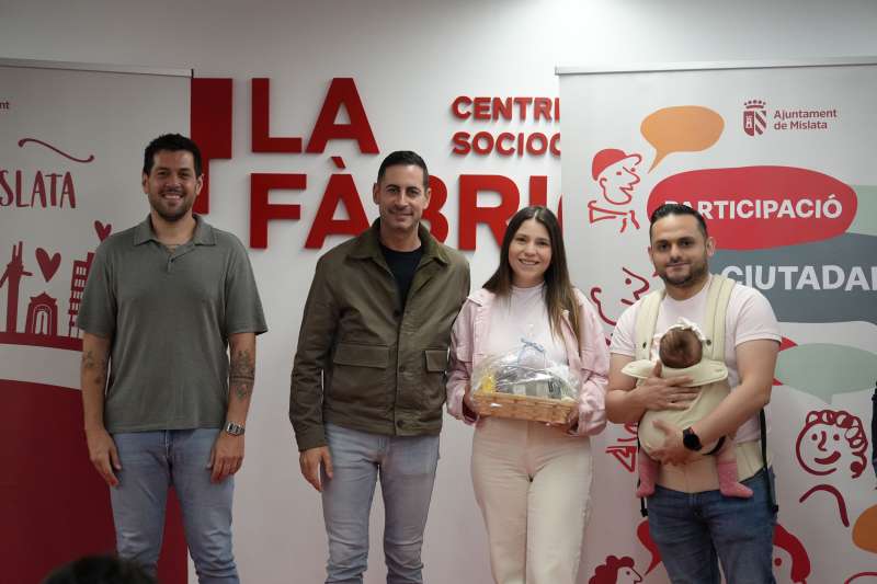 Entrega de lotes a familias de recién nacidos./EPDA