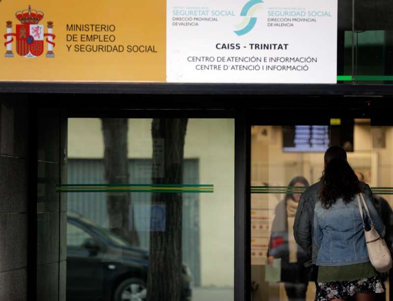 Una oficina de desempleo. EFE/ Juan Carlos Cárdenas/Archivo
