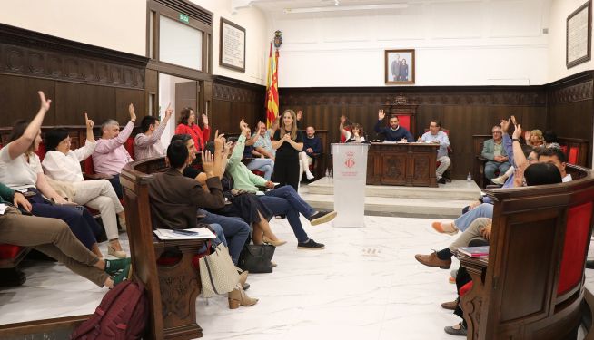 La última sesión plenaria en Sagunt, en la que salió adelante instar a la Generalitat Valenciana iniciar el expediente de declaración de Bien de Interés Cultural a la Semana Santa Saguntina. La última sesión plenaria en Sagunt, en la que salió adelante instar a la Generalitat Valenciana iniciar el expediente de declaración de Bien de Interés Cultural a la Semana Santa Saguntina.