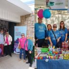 Taules informatives organitzades per Som Visibles (esq.) i ADAFIR (dta.) amb motiu del Dia Mundial de la Fibromiàlgia.