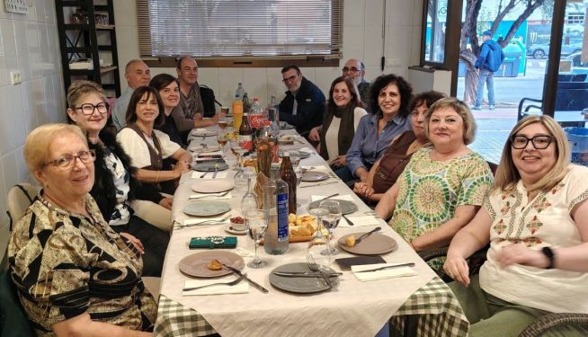 Berenar de sòcies de Som Visibles celebrat a l'Alcúdia. Berenar de sòcies de Som Visibles celebrat a l'Alcúdia.