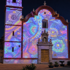 La iglesia de Sant Pere, en Canet d'en Berenguer, iluminada con el festival 'Lúmina'.