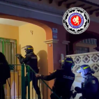 Agentes de la Policía Nacional durante una operación contra una red criminal especializada en robos en viviendas en distintas ciudades de España.