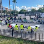 Mesa redonda de la Asamblea Docente de La Serranía en el patio de Las Escuelas de Villar del Arzobispo.