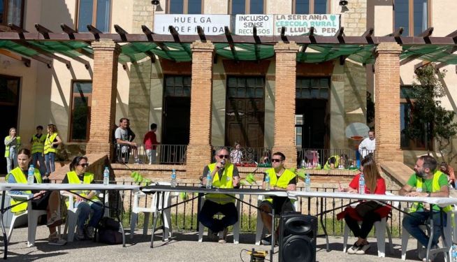 Jornada organizada en el patio de Las Escuelas de Villar del Arzobispo.