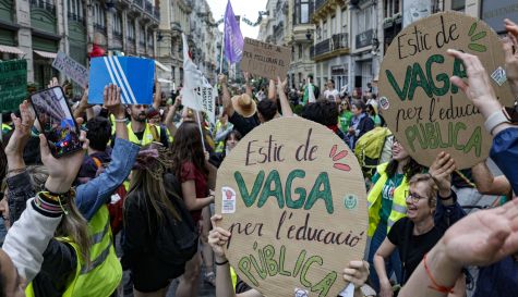 Manifestación del profesorado de la Comunitat Valenciana este viernes en la quinta jornada de su huelga indefinida.