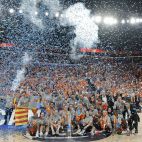 Las jugadoras del Valencia Basket celebran su cuarto título de Liga, el primero en el Roig Arena. Las jugadoras del Valencia Basket celebran su cuarto título de Liga, el primero en el Roig Arena.