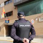 Un agente de la Policía Nacional. Un agente de la Policía Nacional.