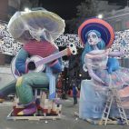 La falla Cuba Literato Azorín de Valencia, inacabada tras el 'plantón'. La falla Cuba Literato Azorín de Valencia, inacabada tras el 'plantón'.