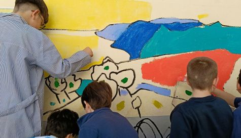 Mural del proyecto Piedra y Amapola en un colegio de Alcàsser